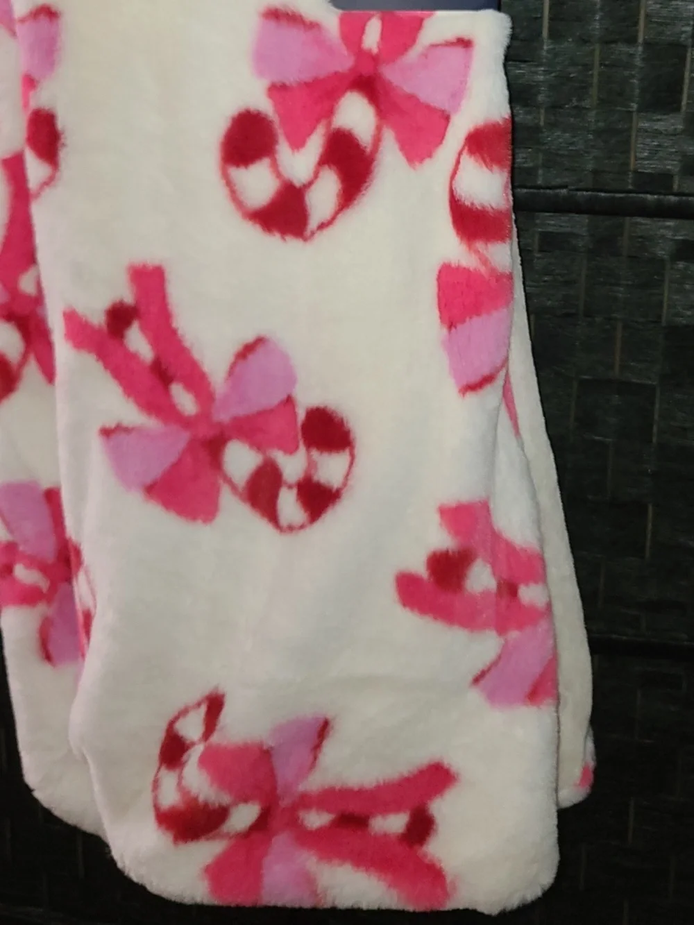 NWT Rachel Rachel Roy Candy Cane Bow Christmas Oversized Faux Fur Throw Blanket